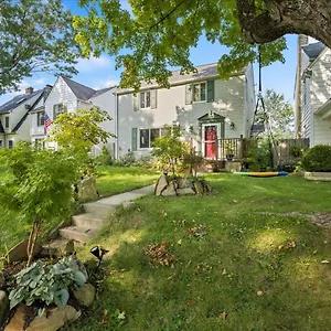 Charming 3 Bedroom House In A Quiet Neighborhood Holiday home